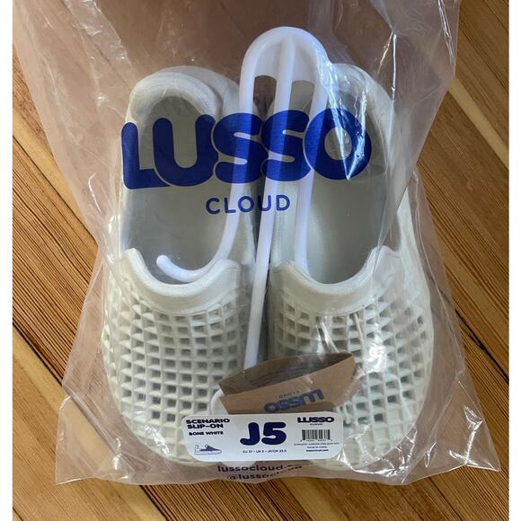 NWT Lusso Cloud Scenario Juniors Slip-on Bone White J5 - Picture 6 of 6